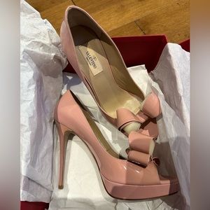 BRAND NEW Valentino heels size 39 EU.